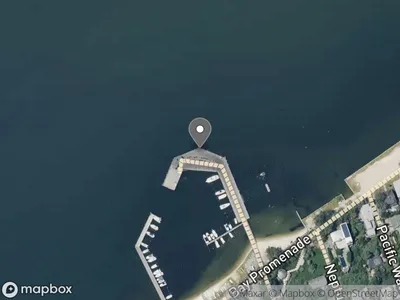 Mapbox static image showing location at 40.641753450848434, -73.1992069935503